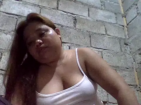 Snapshot of sweetlyn31 chatting on 07-08-26, 08:15 sweetlyn31 online show from 07-08-26, 08:15