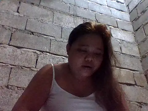 Snapshot of sweetlyn31 chatting on 06-12-26, 04:16 sweetlyn31 online show from 06-12-26, 04:16
