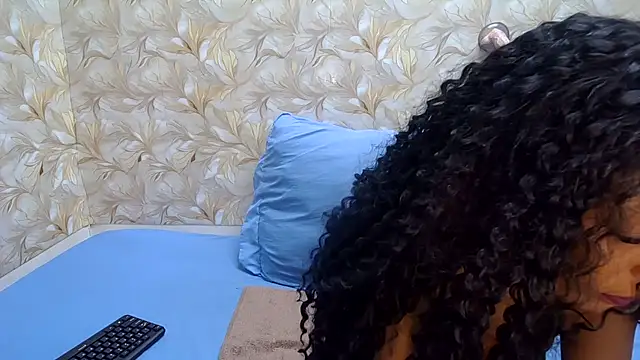 Snapshot of DominiqueLuxe44 chatting on 07-21-26, 04:25 DominiqueLuxe44 online show from 07-21-26, 04:25