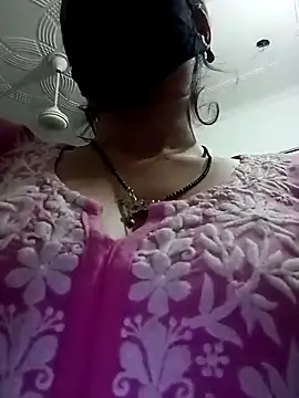 Snapshot of Vandana122 chatting on 03-30-26, 04:19 Vandana122 online show from 03-30-26, 04:19