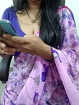 Snapshot of Vandana122 chatting on 02-19-26, 03:09 Vandana122 online show from 02-19-26, 03:09