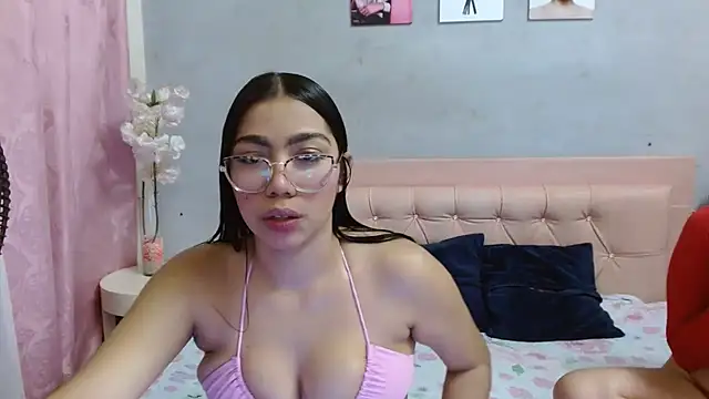 Snapshot of Eleanor_Rouillard chatting on 04-29-26, 01:04 Eleanor Rouillard online show from 04-29-26, 01:04