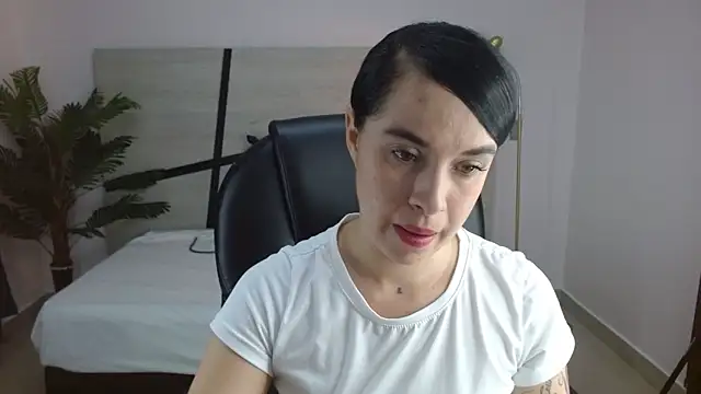 Snapshot of Anne_blake chatting on 05-13-26, 12:01 Anne blake online show from 05-13-26, 12:01