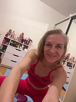 Snapshot of Faiiry_ chatting on 03-02-26, 02:45 Faiiry online show from 03-02-26, 02:45