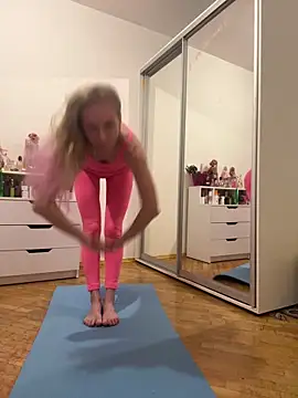 Snapshot of Faiiry_ chatting on 02-23-26, 04:25 Faiiry online show from 02-23-26, 04:25