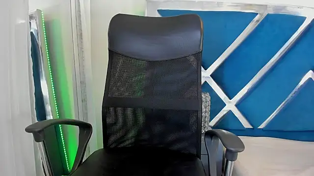 lilygloww online show from 03-10-26, 12:42