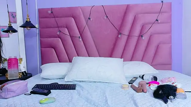 curvybuffgirllll online show from 04-13-26, 07:40