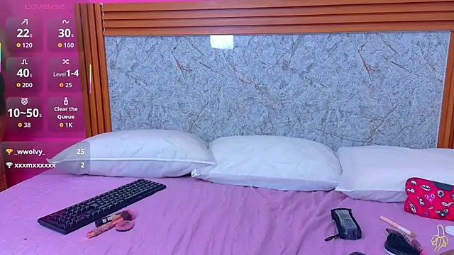 Snapshot of curvybuffgirllll chatting on 05-15-26, 07:23 curvybuffgirllll online show from 05-15-26, 07:23