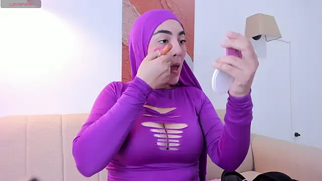 Malika Noor online show from 05-17-26, 06:19