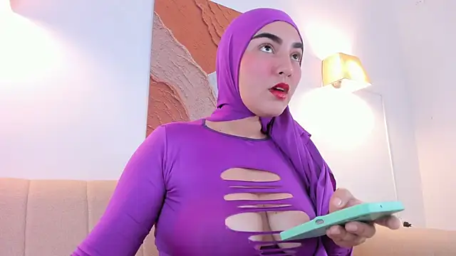 Malika Noor online show from 04-28-26, 03:27