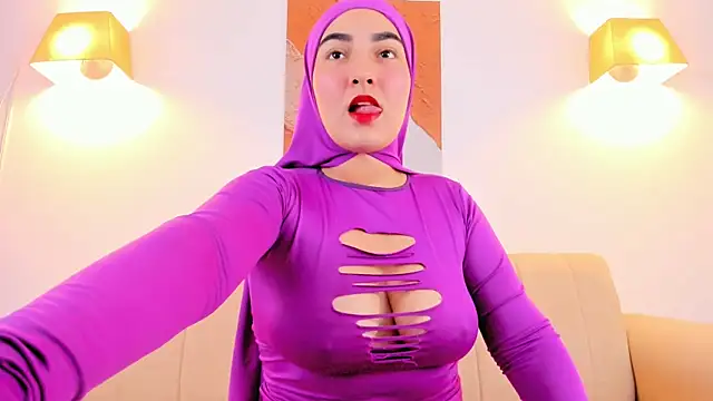 Malika Noor online show from 04-14-26, 03:06