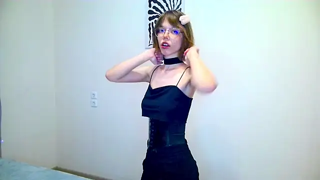 Kate Mooss online show from 03-06-26, 02:34