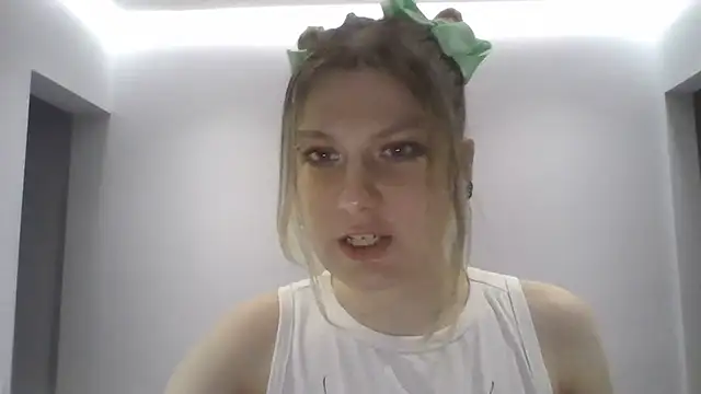 Foxy Bright online show from 03-10-26, 07:29