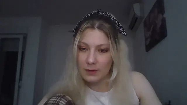 Foxy Bright online show from 03-24-26, 07:25