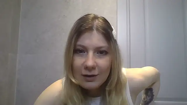 Foxy Bright online show from 03-09-26, 01:25