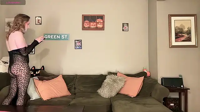 Snapshot of greenxxxqueen chatting on 06-21-26, 04:18 greenxxxqueen online show from 06-21-26, 04:18