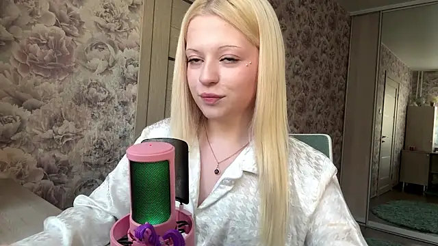 JeneeBIanks online show from 04-03-26, 12:11