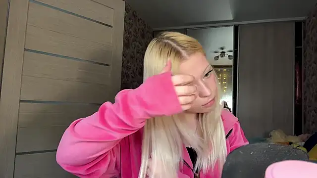 JeneeBIanks online show from 03-06-26, 10:21