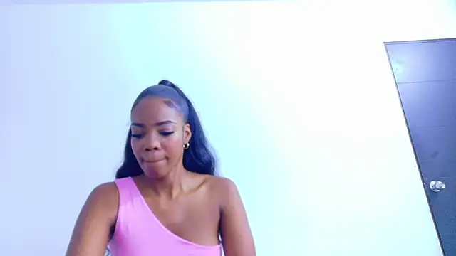 Snapshot of nina_bae chatting on 05-18-26, 06:56 nina bae online show from 05-18-26, 06:56