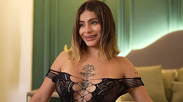 Snapshot of Amara_Velvet_ chatting on 03-11-26, 02:49 Amara Velvet online show from 03-11-26, 02:49