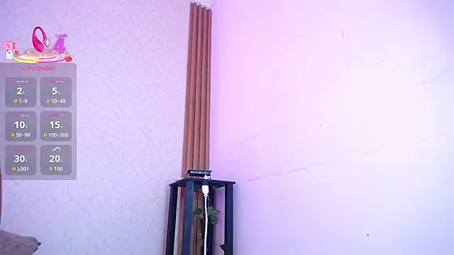 Snapshot of Charlotte_miles chatting on 07-20-26, 06:32 Charlotte miles online show from 07-20-26, 06:32