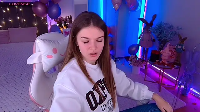 Snapshot of Ann_Wood chatting on 02-20-26, 10:39 Ann Wood online show from 02-20-26, 10:39