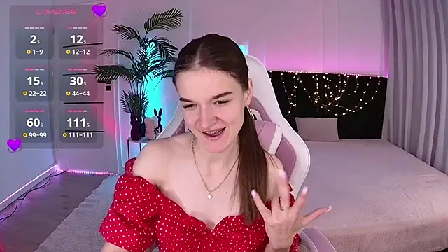 Snapshot of Ann_Wood chatting on 05-19-26, 02:13 Ann Wood online show from 05-19-26, 02:13