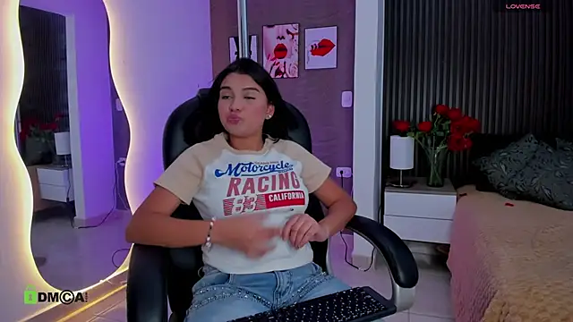 Snapshot of Tiphanysalvatore chatting on 02-23-26, 08:20 Tiphanysalvatore online show from 02-23-26, 08:20