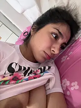 Snapshot of Linarodri chatting on 07-15-26, 04:47 Linarodri online show from 07-15-26, 04:47