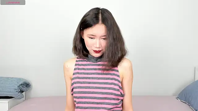 Snapshot of Kiraeko chatting on 05-15-26, 12:52 Kiraeko online show from 05-15-26, 12:52
