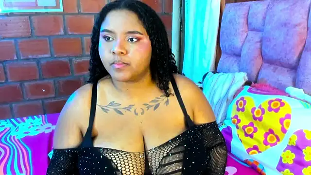 Snapshot of Valentina_belmont chatting on 05-22-26, 02:20 Valentina belmont online show from 05-22-26, 02:20