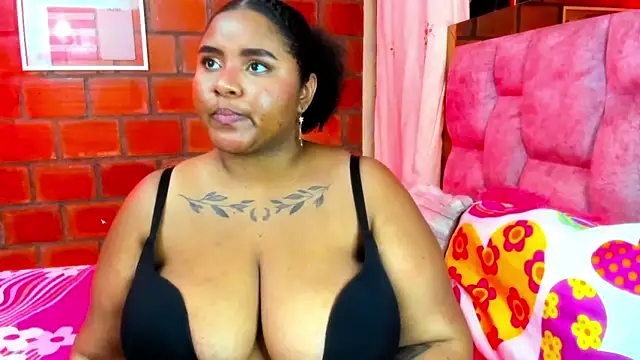 Snapshot of Valentina_belmont chatting on 05-28-26, 04:20 Valentina belmont online show from 05-28-26, 04:20