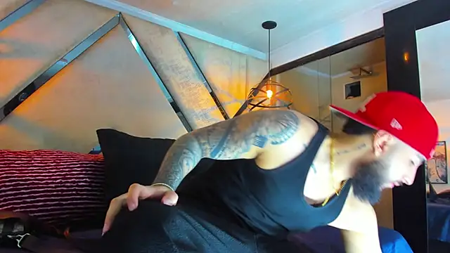 SantiagoHincapiie online show from 02-25-26, 04:23