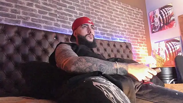 SantiagoHincapiie online show from 03-09-26, 08:56