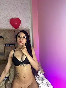 Snapshot of Lauraaa_pink18 chatting on 02-28-26, 03:28 Lauraaa pink18 online show from 02-28-26, 03:28