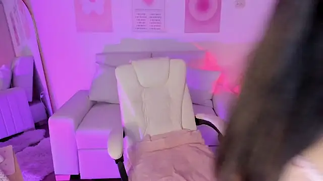 Snapshot of Emiii_cute chatting on 03-16-26, 08:44 Emiii cute online show from 03-16-26, 08:44