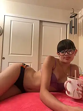 Snapshot of Brunettefantasy4848 chatting on 05-19-26, 04:30 Brunettefantasy4848 online show from 05-19-26, 04:30