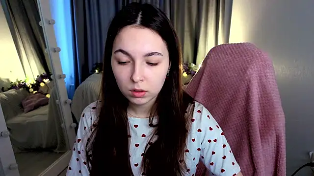 BellaThery online show from 04-05-26, 05:14