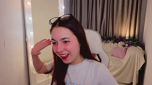 BellaThery online show from 03-21-26, 05:19