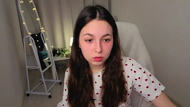 BellaThery online show from 02-22-26, 05:43