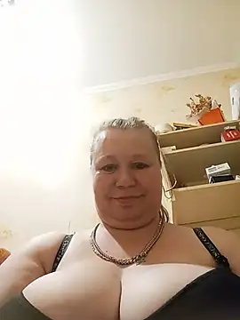 Snapshot of KiraStanton chatting on 06-19-26, 11:31 KiraStanton online show from 06-19-26, 11:31