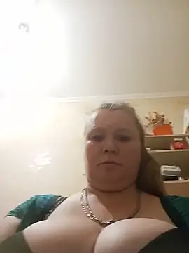 Snapshot of KiraStanton chatting on 06-09-26, 11:17 KiraStanton online show from 06-09-26, 11:17