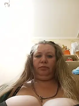 Snapshot of KiraStanton chatting on 06-26-26, 01:22 KiraStanton online show from 06-26-26, 01:22
