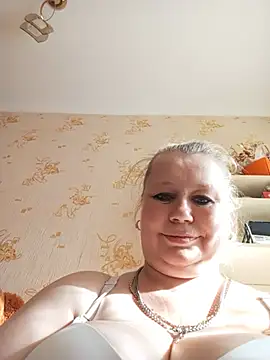 Snapshot of KiraStanton chatting on 07-06-26, 03:14 KiraStanton online show from 07-06-26, 03:14