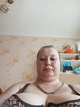 Snapshot of KiraStanton chatting on 06-25-26, 12:32 KiraStanton online show from 06-25-26, 12:32