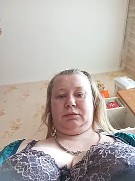 Snapshot of KiraStanton chatting on 05-19-26, 12:34 KiraStanton online show from 05-19-26, 12:34