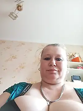 Snapshot of KiraStanton chatting on 07-06-26, 02:02 KiraStanton online show from 07-06-26, 02:02