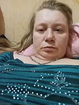 Snapshot of KiraStanton chatting on 05-17-26, 12:21 KiraStanton online show from 05-17-26, 12:21