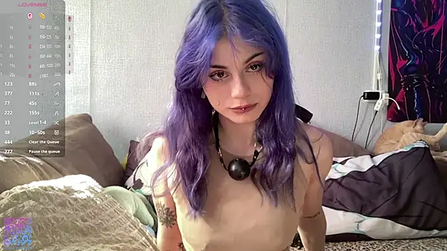 Snapshot of Emmibrilson chatting on 06-12-26, 12:47 Emmibrilson online show from 06-12-26, 12:47