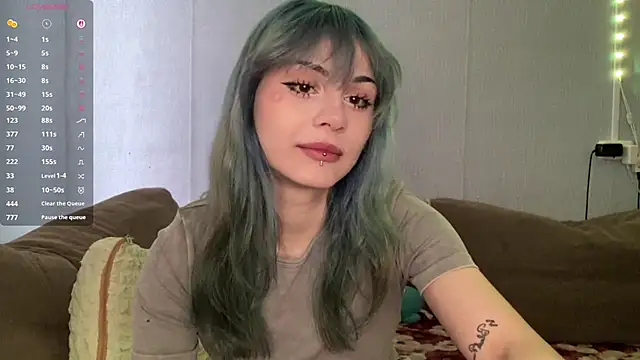 Snapshot of Emmibrilson chatting on 04-23-26, 12:29 Emmibrilson online show from 04-23-26, 12:29